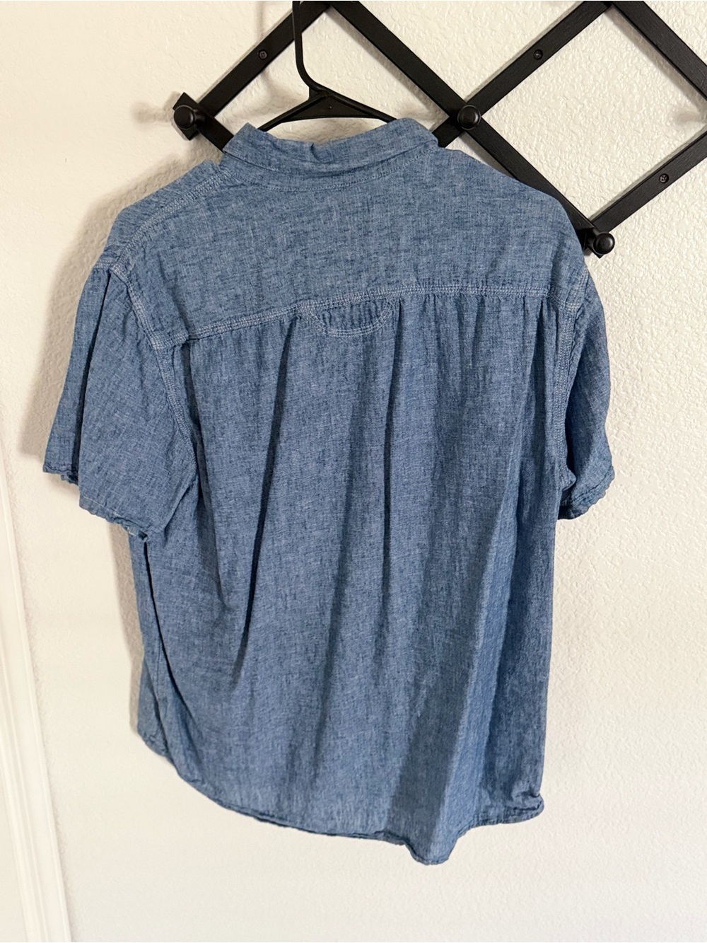 Free Assembly Men’s Chambray Button Down Shirt Large Blue Short Sleeve Casual - Picture 4 of 4